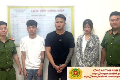 Kiểm tra đột xuất cơ sở lưu trú, phát hiện 3 'nam thanh nữ tú' làm việc 'không thể chấp nhận'