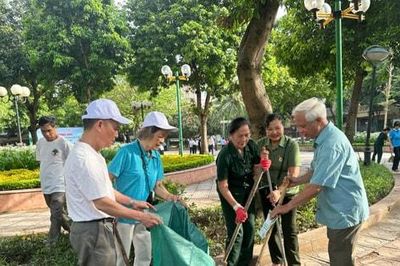 Người cao tuổi Thủ đô tiên phong vì một Hà Nội xanh - sạch - đẹp
