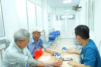 Xã Gia Lâm khám, chăm sóc sức khỏe cho các đối tượng chính sách