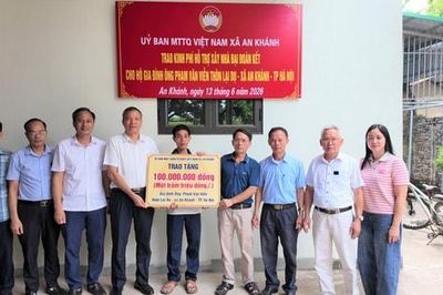 Xã An Khánh trao kinh phí hỗ trợ xây dựng nhà đại đoàn kết