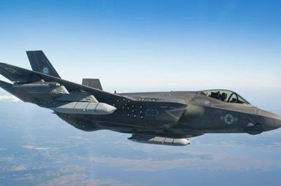 Tiêm kích F-35C kết hợp tên lửa AGM-158C LRASM: Năng lực tấn công mới của Hải quân Mỹ