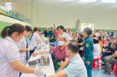 TP.HCM tăng tốc vận động người dân khám sức khỏe định kỳ miễn phí