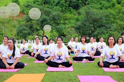 Sôi nổi hoạt động hưởng ứng Ngày Quốc tế Yoga tại cao nguyên Mộc Châu