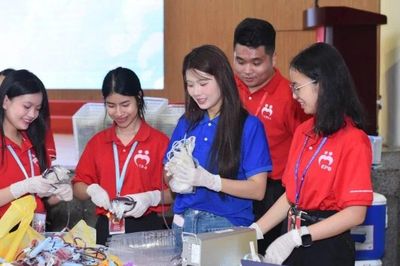 Những giọt máu 'viết tiếp' những cuộc đời