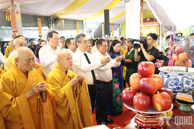 TP Hồ Chí Minh: Tưởng niệm anh hùng liệt sĩ, đồng bào yêu nước tại Công viên Lê Thị Riêng