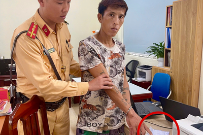 Cảnh sát giao thông Hà Nội bắt giữ đối tượng tàng trữ trái phép chất ma túy