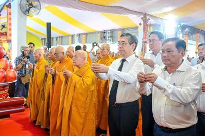 Trang nghiêm Lễ tưởng niệm các Anh hùng liệt sĩ tại Công viên Lê Thị Riêng