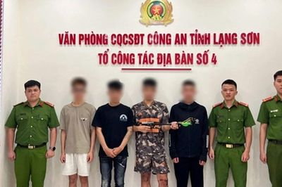 Bắt nhóm thanh niên chạy xe máy hỗn chiến trên đường