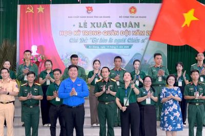 'Chiến sĩ nhí' An Giang lên đường 'nhập ngũ'