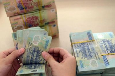 Lãi suất huy động tăng cao, vì sao ngân hàng vẫn 'khát' vốn?