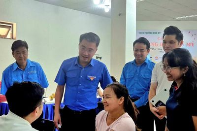 Khám miễn phí cho hàng nghìn người tại Ngày hội Thanh niên công nhân