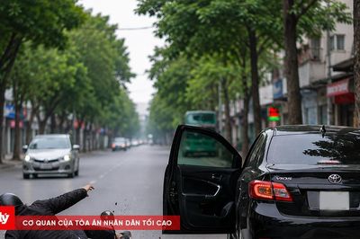 Mở cửa xe ô tô gây tai nạn bị xử lý thế nào?