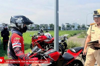 Xử phạt 4 người tụ tập, duyệt tay lái trong khu dân cư