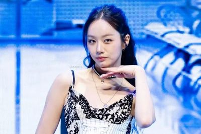 Diễn viên 'Reply 1988' suýt gặp sự cố vì đứt dây áo trên sân khấu
