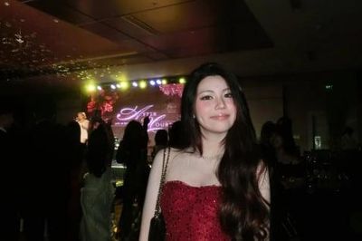 Con út Quyền Linh diện quây đỏ bling trong tiệc prom trường Quốc tế
