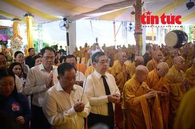 Lễ tưởng niệm, kỳ siêu liệt sĩ và đồng bào yêu nước đã hy sinh tại Công viên Lê Thị Riêng