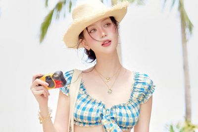 Ngọc Trinh khoe vóc dáng gợi cảm đón hè