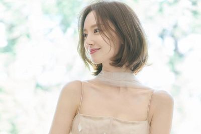 Điều thu hút sự chú ý trong bộ ảnh cưới của Moon Chae Won