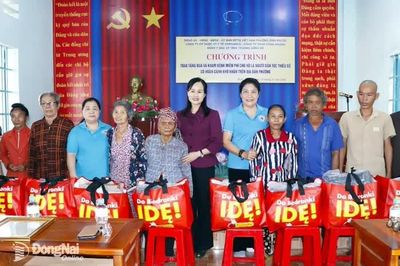 Tặng quà và khám bệnh miễn phí cho đồng bào dân tộc khó khăn tại phường Bình Phước