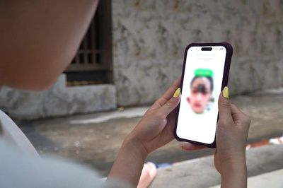 Vì sao người dùng phải xác thực khuôn mặt khi chuyển SIM sang điện thoại mới?