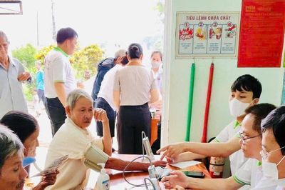 Khám bệnh, cấp thuốc miễn phí cho 500 người dân xã Bàu Cạn