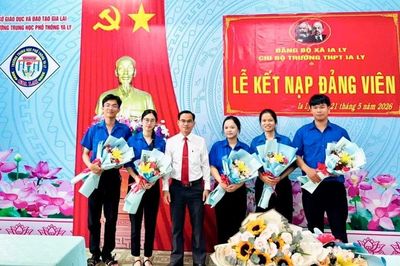 Những đảng viên tuổi 18