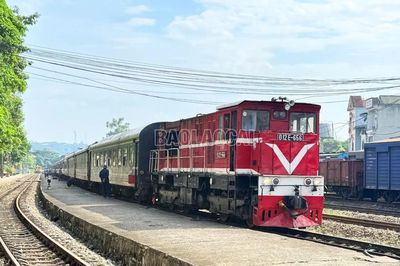 Tìm lại ký ức xưa qua chuyến tàu Lào Cai - Yên Bái