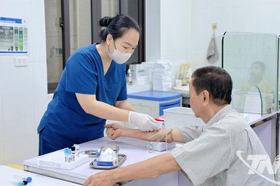 Hơn 200 người có công, người khuyết tật được khám sức khỏe miễn phí