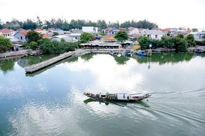 Về chợ cá Thuận An