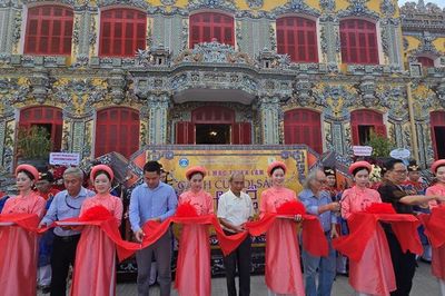 'Những cánh cửa di sản' Huế qua góc nhìn 45 họa sĩ