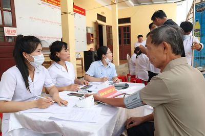 Ninh Bình: Khám sức khỏe, sàng lọc bệnh miễn phí cho người dân