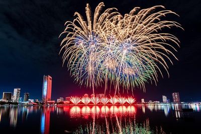 DIFF 2026: Nhật Bản và Ý thắp sáng đêm 'Văn hóa', khán đài kín chỗ dù mưa lớn