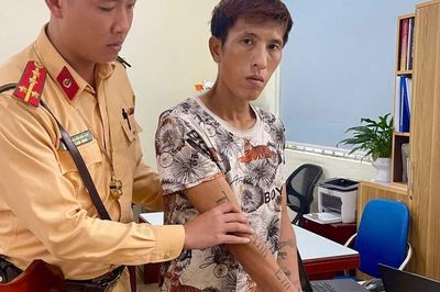 CSGT tuần tra cùng Công an xã, tóm gọn đối tượng mang heroin