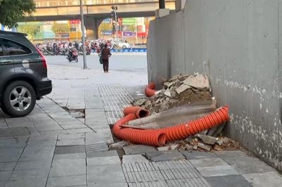 Vỉa hè mới lát đá bị xuống cấp, ai chịu trách nhiệm?