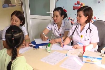 Đề xuất hỗ trợ 5 triệu đồng/tháng cho bác sĩ về làm việc tại trạm y tế xã