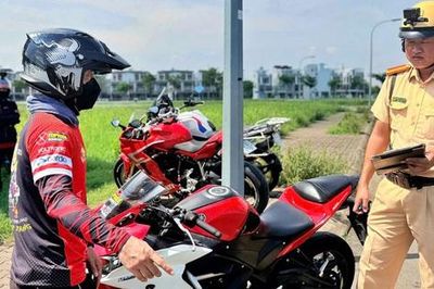 Chạy xe mô tô phân khối lớn, biểu diễn kỹ thuật tại các khu đô thị đang thi công bị xử phạt