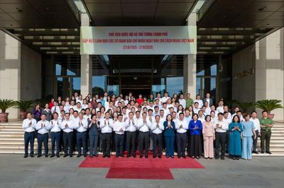 Chủ tịch Quốc hội và Thủ tướng Chính phủ gặp mặt Lãnh đạo các cơ quan báo chí