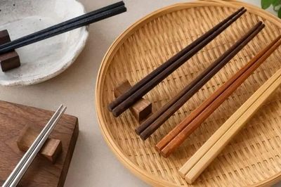 Đũa dùng bao lâu thì nên thay mới? Nhiều gia đình giữ quá lâu mà không biết đang tiềm ẩn nguy cơ cho sức khỏe
