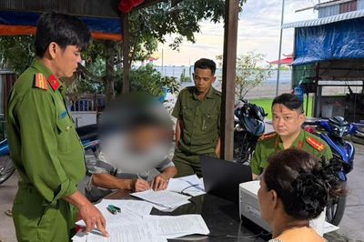 Đồng Tháp phát hiện cơ sở giết mổ heo trái phép hoạt động giữa đêm