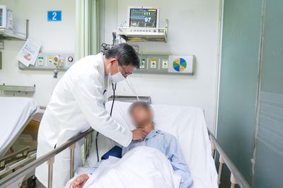 Tăng ca suốt 24 giờ, người đàn ông suýt mất mạng vì nhồi máu cơ tim