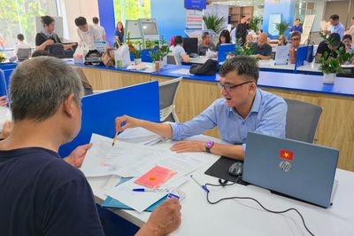 Công chức tuyến đầu của Hà Nội đóng góp ý kiến cải thiện chất lượng dịch vụ công