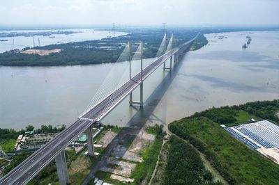 Cầu dây văng có tĩnh không cao nhất Việt Nam 'nằm chờ' cao tốc thông tuyến