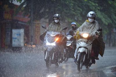 Miền Bắc bước vào đợt mưa dông, lũ trên các sông dâng cao