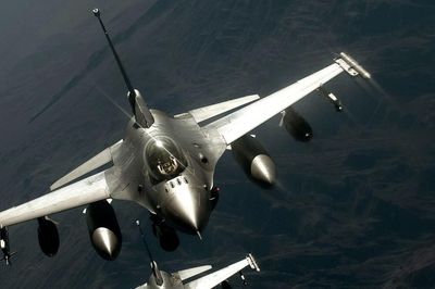 Mỹ tuyên bố bắn hạ toàn bộ UAV Iran nhắm vào tàu hàng tại eo biển Hormuz