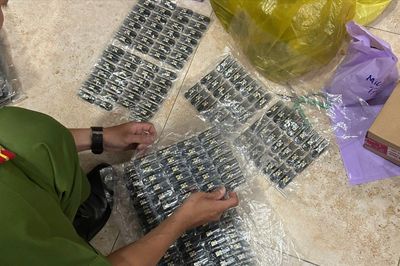 Công an TP.HCM phát hiện gần 2.000 đầu thuốc lá điện tử chứa ma túy Etomidate