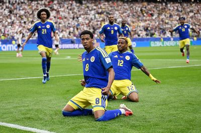 Khoảnh khắc lịch sử của quốc gia nhỏ nhất từng dự World Cup