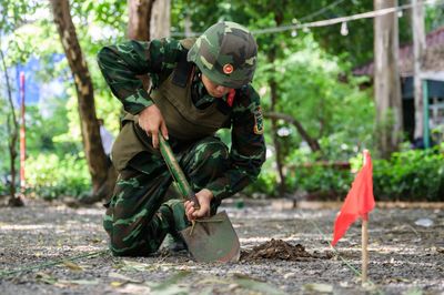 Cận cảnh 'mắt thần' tìm các hố chôn tập thể ở công viên Lê Thị Riêng