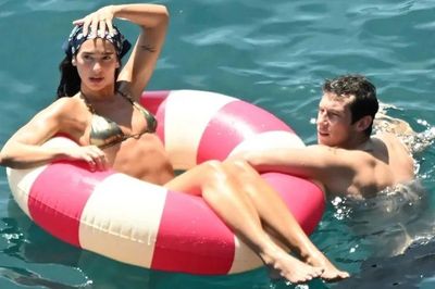 Kỳ trăng mật mặn nồng của Dua Lipa