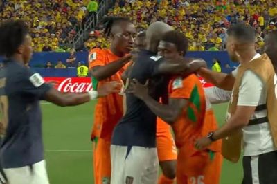Cái ôm gây bão mạng tại World Cup 2026