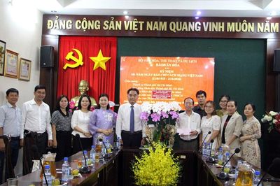 Lãnh đạo TP.HCM thăm, chúc mừng Báo Văn Hóa nhân Ngày Báo chí Cách mạng Việt Nam